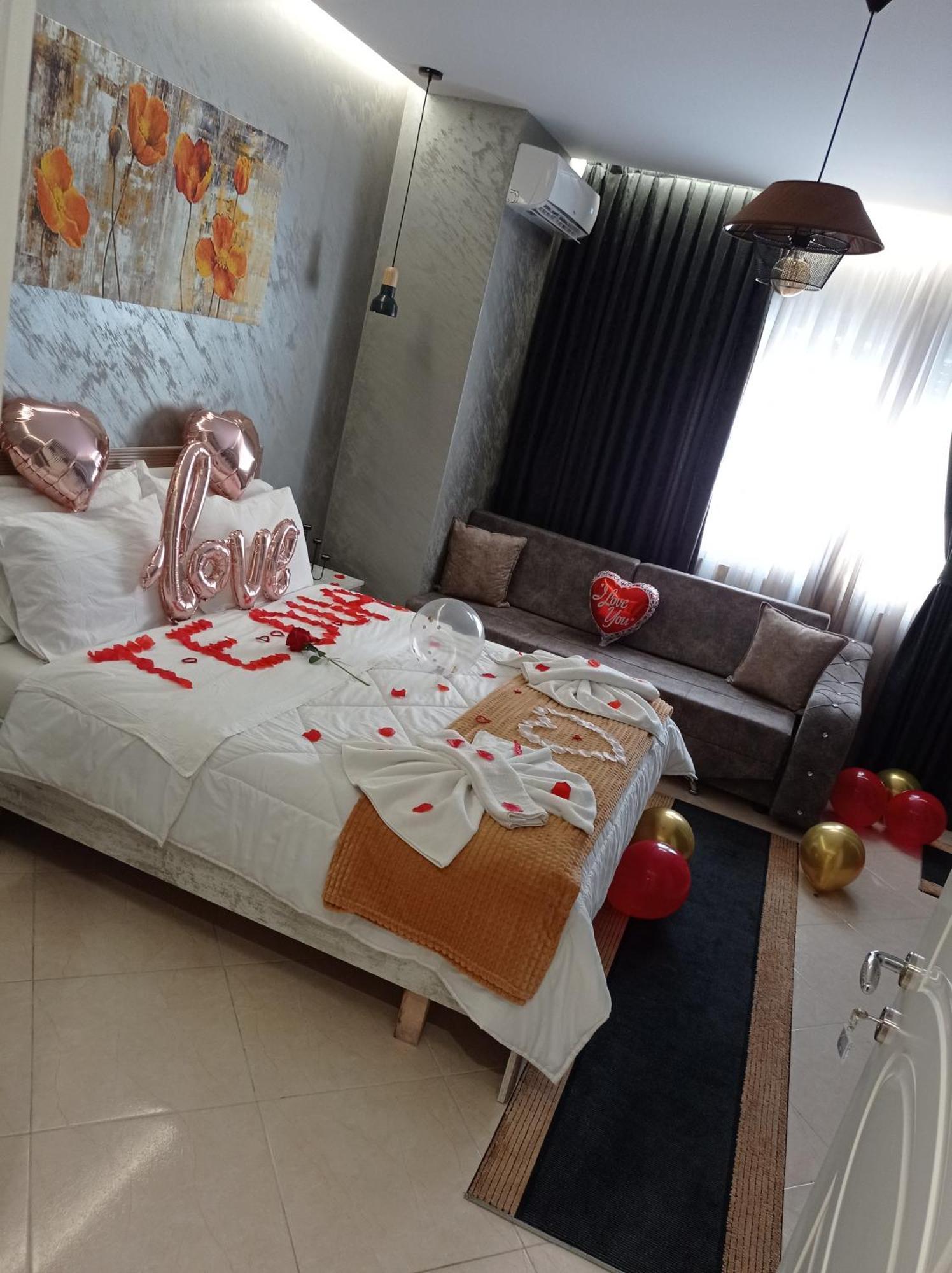 Ajilin Hotel Rooms コルチャ 部屋 写真