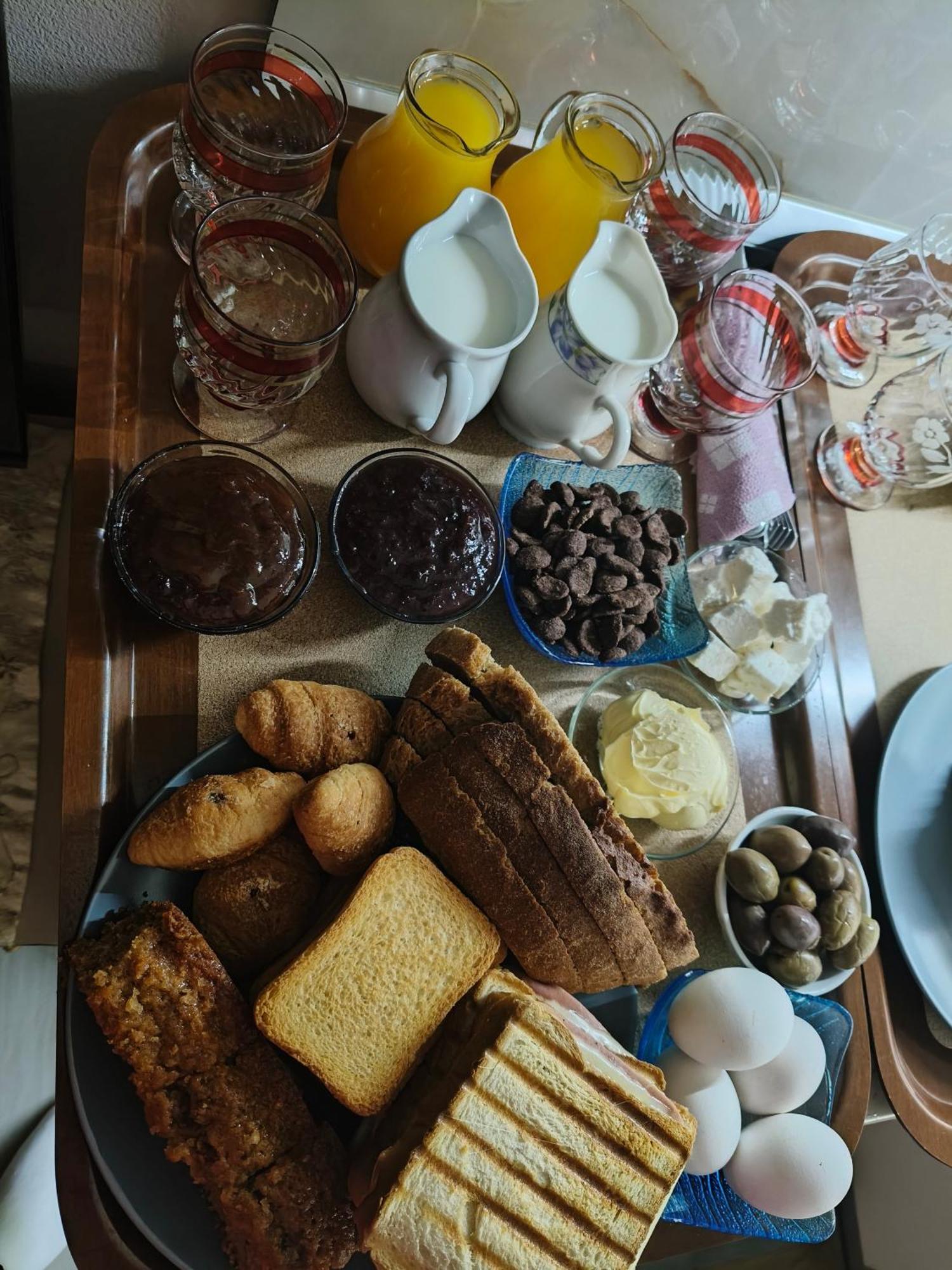 Ajilin Hotel Rooms コルチャ 部屋 写真